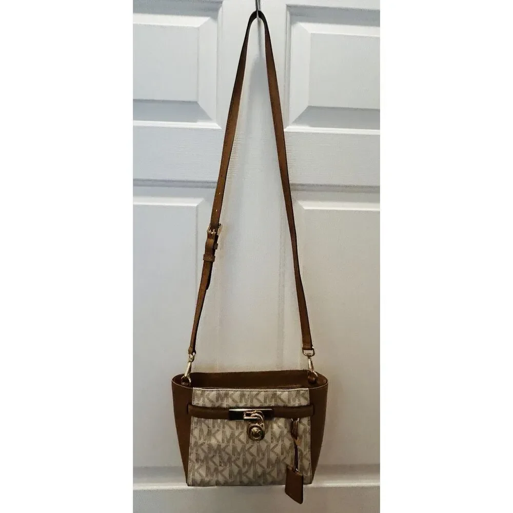 MICHAEL KORS HAMILTON TRAVELER SIGNATURE TOP ZIP MESSENGER ACORN SHOULDER BAG